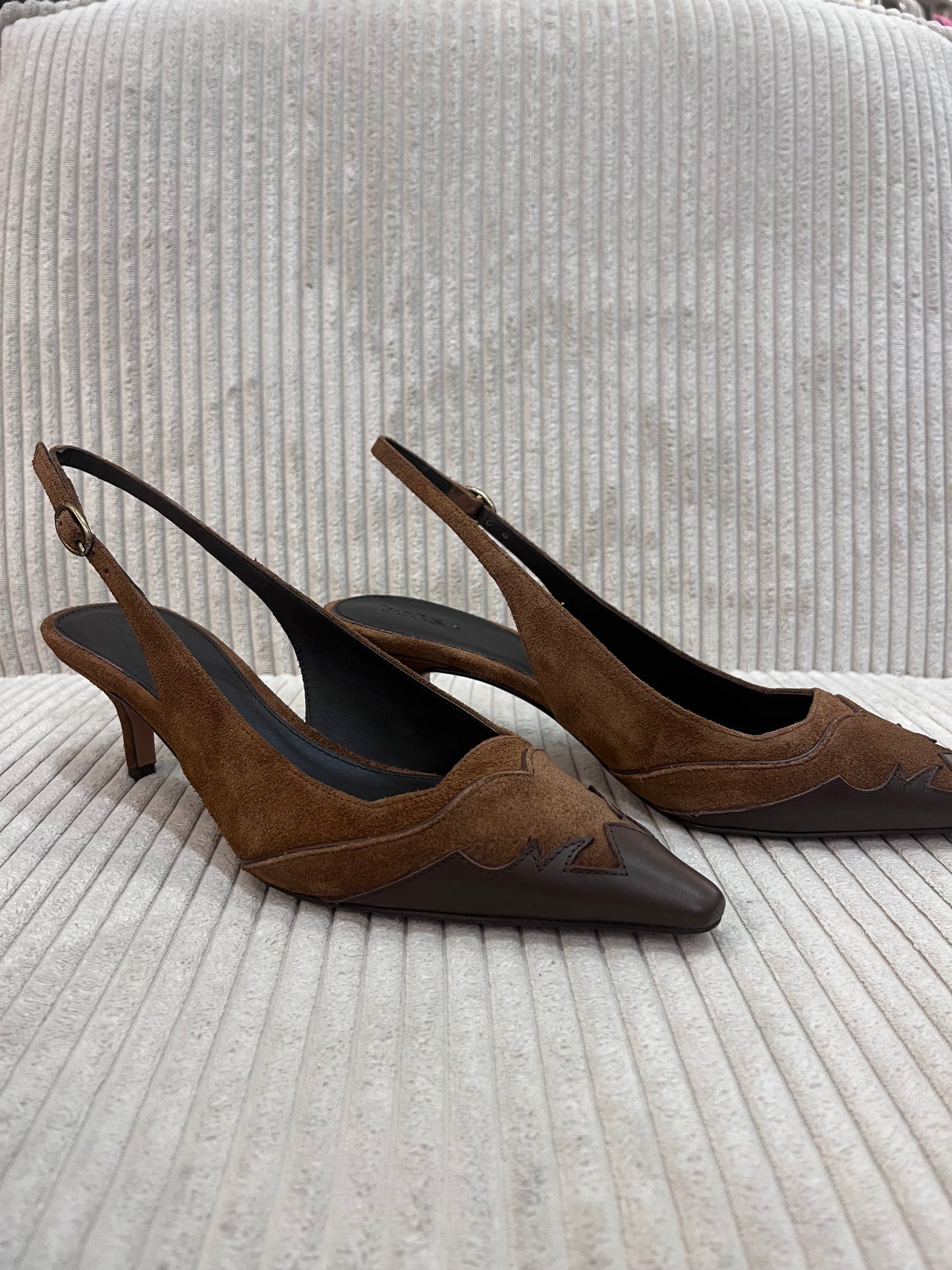 Zapato acabado en punta