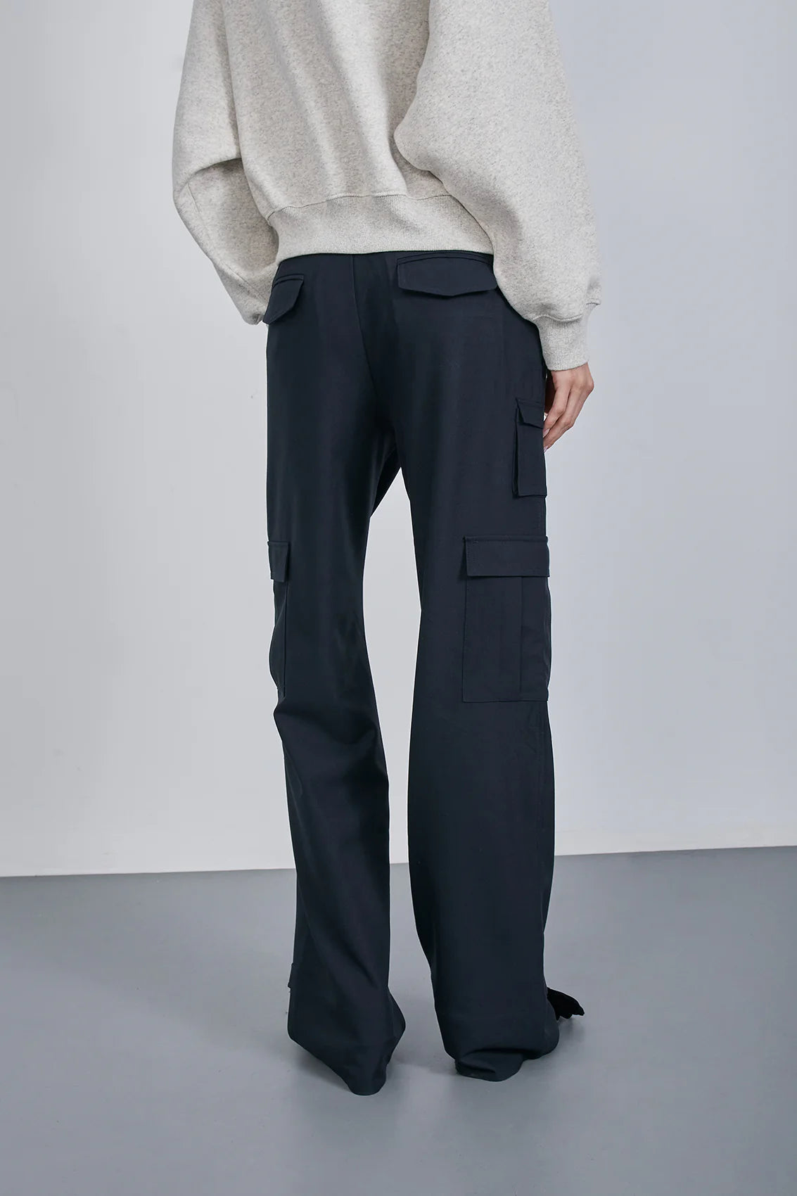 Pantalón traje cargo en navy de Bad Habits