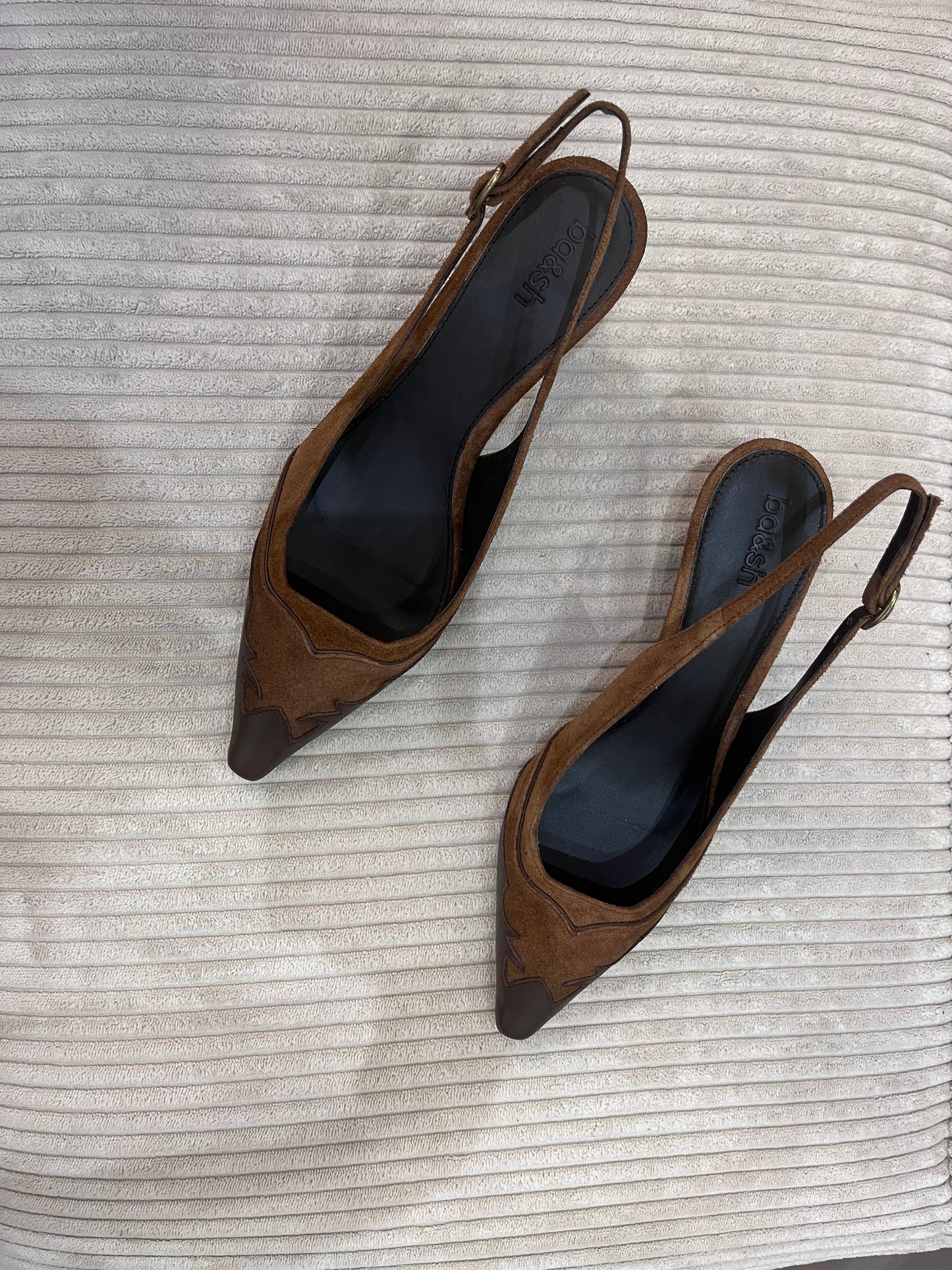 Zapato acabado en punta