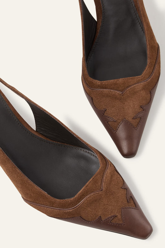 Zapato acabado en punta