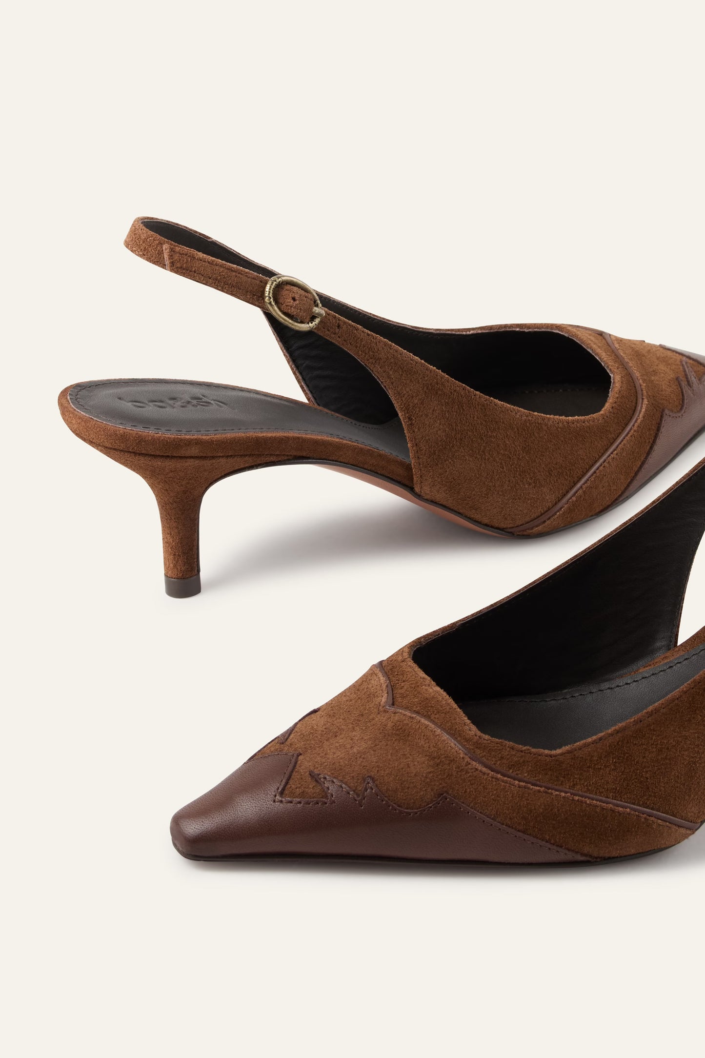 Zapato acabado en punta