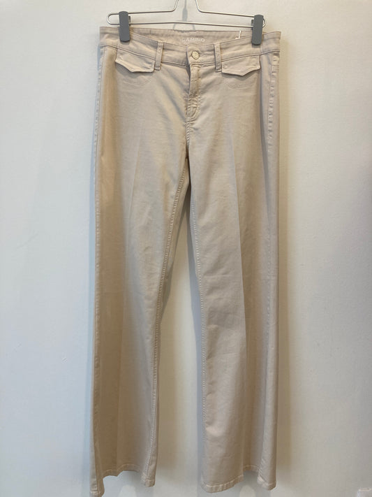 Pantalón beige cambio
